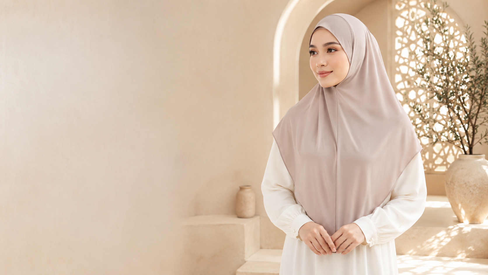 Tudung sarung dalam ruang minimal dengan ruang teks kiri